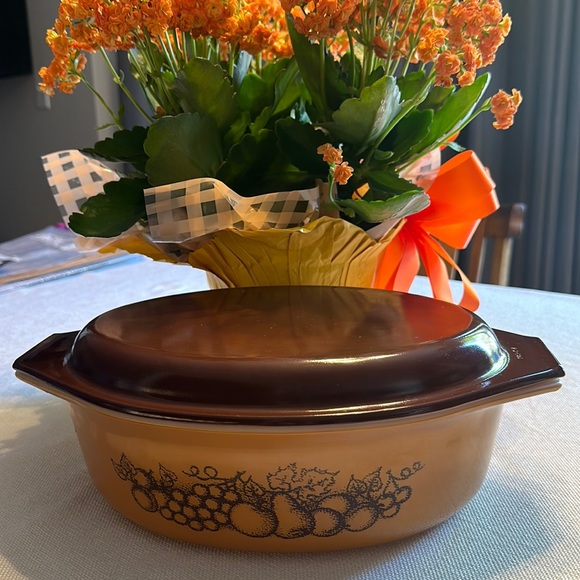 Pyrex Other - Pyrex Old Orchard 2 1/2 quart covered baking dish.